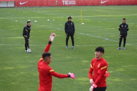 国足首发阵容前瞻：年轻力量崛起，战术调整成关键